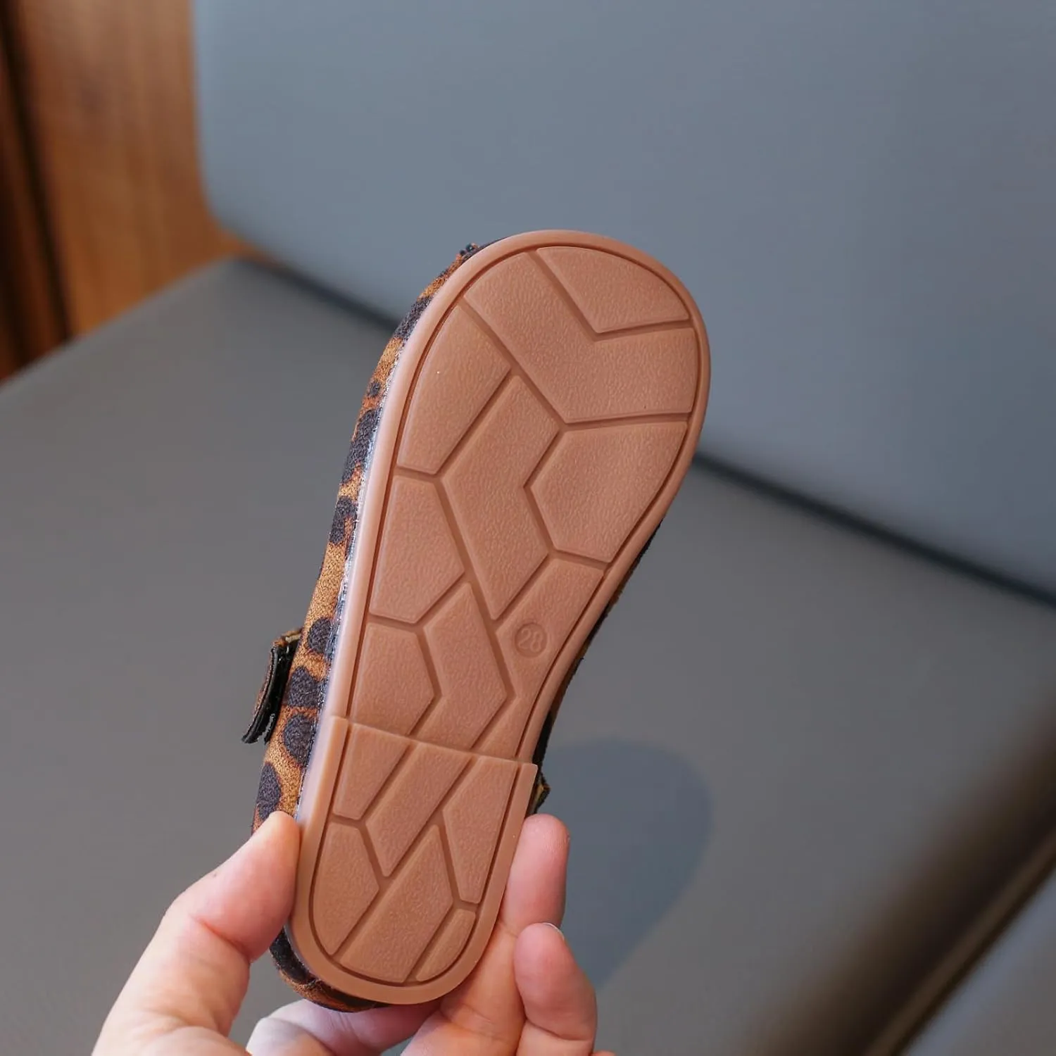 Children's Boat Shoes  Slip-On Loafers with Bow Tie and Leopard Pattern, Comfortable Closed Toe Flats for Fall 2025