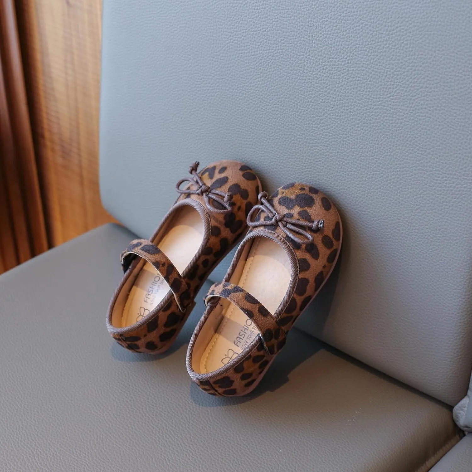 Children's Boat Shoes  Slip-On Loafers with Bow Tie and Leopard Pattern, Comfortable Closed Toe Flats for Fall 2025