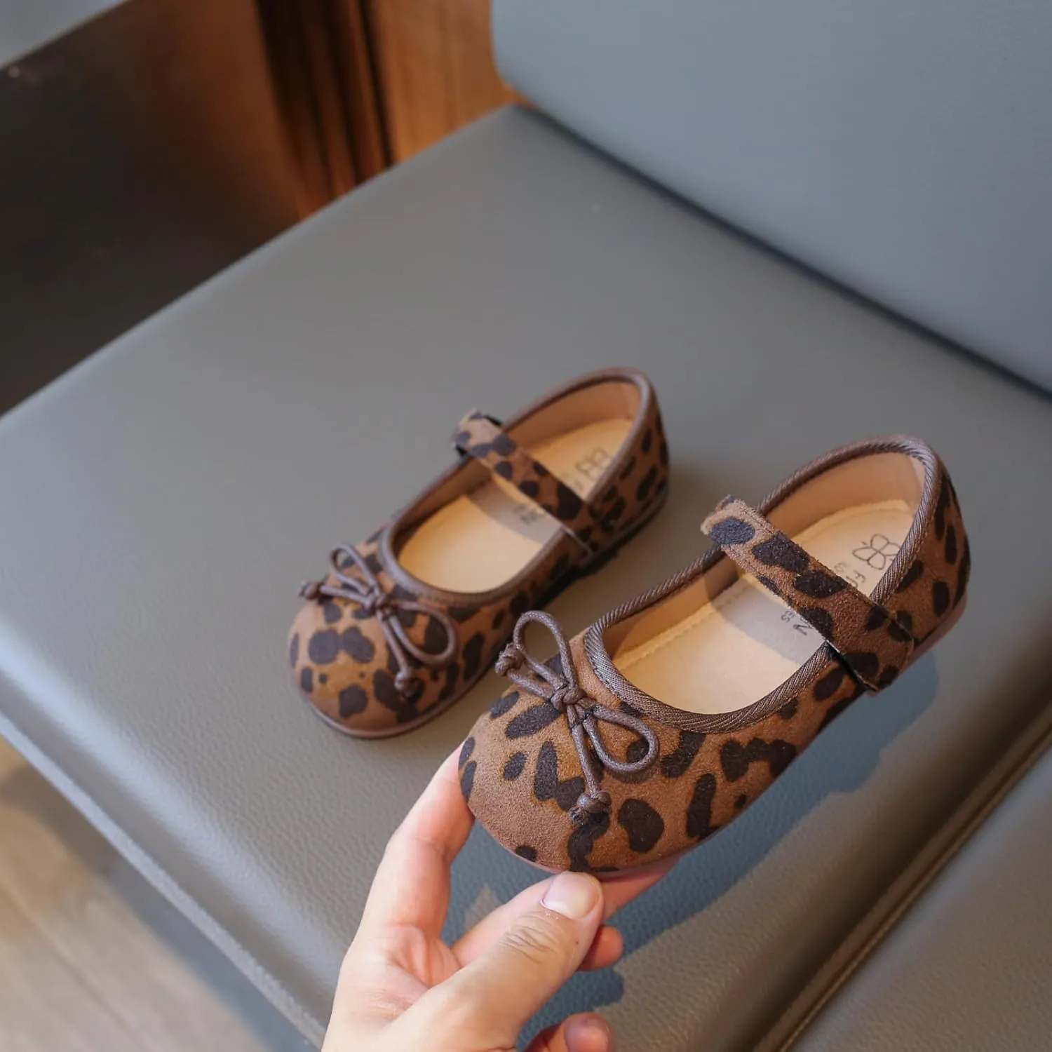 Children's Boat Shoes  Slip-On Loafers with Bow Tie and Leopard Pattern, Comfortable Closed Toe Flats for Fall 2025