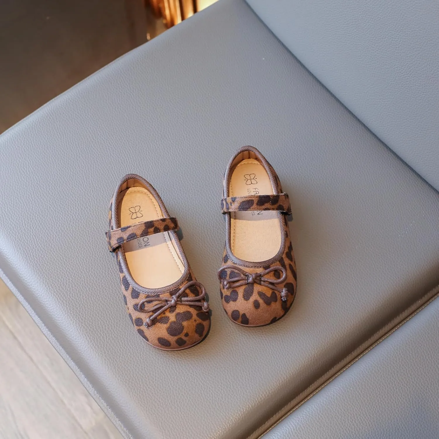 Children's Boat Shoes  Slip-On Loafers with Bow Tie and Leopard Pattern, Comfortable Closed Toe Flats for Fall 2025