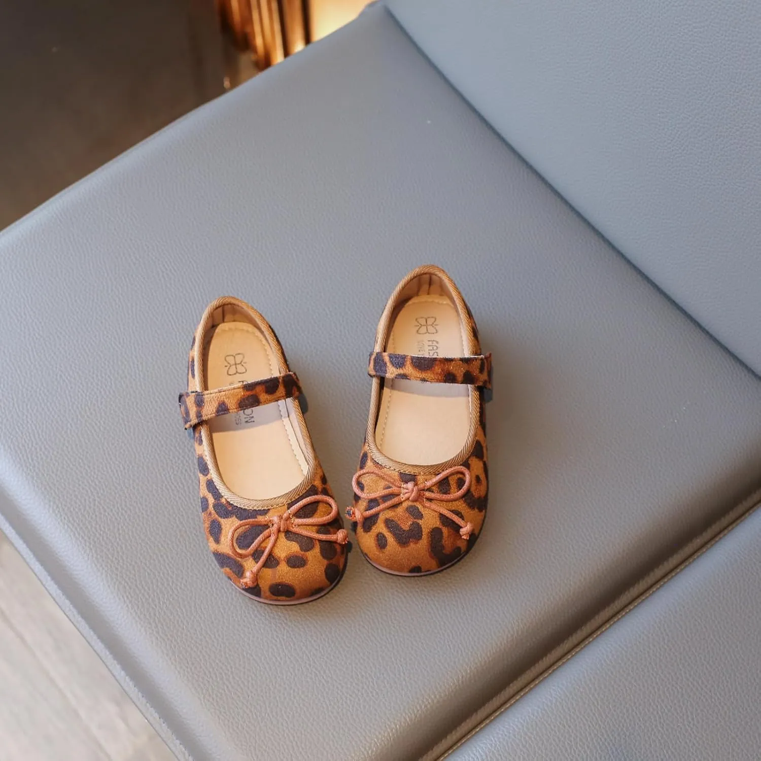 Children's Boat Shoes  Slip-On Loafers with Bow Tie and Leopard Pattern, Comfortable Closed Toe Flats for Fall 2025
